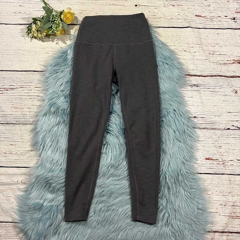 Beyond Yoga Heather Ribbed High Waisted Leggings in Grey